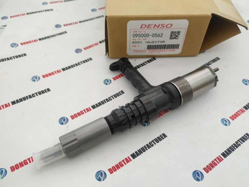DENSO Common Rail Injector 095000-0562095000-0560  KOMATSU 6218-11-3100, 6218-11-3101
